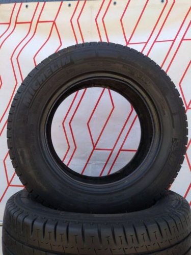 Шины Michelin Agilis 215/65 R16C -- б/у 5.5